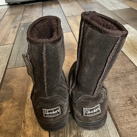 NWT size 7 Skechers suede boots - Picture 3 of 5